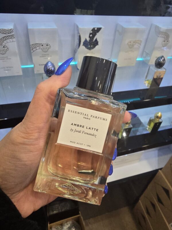 Ambre Latte של Essential Perfumes – הבקבוק