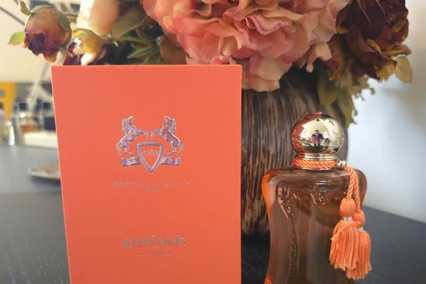 Athénaïs של Parfums de Marly – בקבוק וקופסה