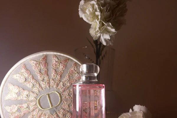 Dior Addict Rosy Glow – הבקבוק